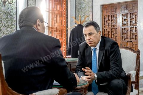 29 janvier 2014 : dans le bureau du Premier Ministre à la Kasbah, rencontre de passation de pouvoir entre Ali Larayedh, premier ministre sortant, et Mehdi Jomaa, nouveau premier ministre.
