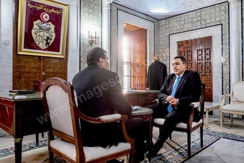 29 janvier 2014 : dans le bureau du Premier Ministre à la Kasbah, rencontre de passation de pouvoir entre Ali Larayedh, premier ministre sortant, et Mehdi Jomaa, nouveau premier ministre.