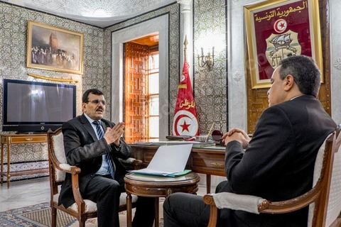 29 janvier 2014 : dans le bureau du Premier Ministre à la Kasbah, rencontre de passation de pouvoir entre Ali Larayedh, premier ministre sortant, et Mehdi Jomaa, nouveau premier ministre.