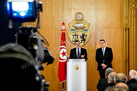 29 janvier 2014 : Discours de Ali Larayedh à la cérémonie de passation de pouvoir entre les deux gouvernements sous la direction de Ali Larayedh, premier ministre sortant, et Mehdi Jomaa, nouveau premier ministre. Présence de l'ensemble des membres du gouvernement sortant et du nouveau gouvernement ainsiq que des présidents de parti politique et personnalités politiques. 