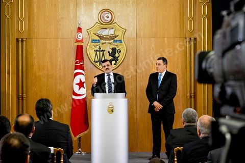29 janvier 2014 : Discours de Ali Larayedh à la cérémonie de passation de pouvoir entre les deux gouvernements sous la direction de Ali Larayedh, premier ministre sortant, et Mehdi Jomaa, nouveau premier ministre. Présence de l'ensemble des membres du gouvernement sortant et du nouveau gouvernement ainsiq que des présidents de parti politique et personnalités politiques. 