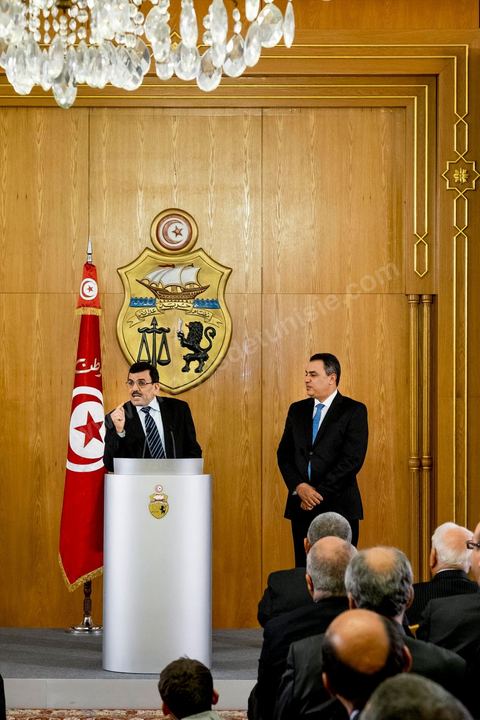 29 janvier 2014 : Discours de Ali Larayedh à la cérémonie de passation de pouvoir entre les deux gouvernements sous la direction de Ali Larayedh, premier ministre sortant, et Mehdi Jomaa, nouveau premier ministre. Présence de l'ensemble des membres du gouvernement sortant et du nouveau gouvernement ainsiq que des présidents de parti politique et personnalités politiques. 