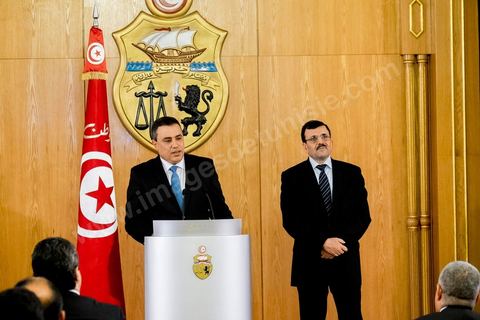 29 janvier 2014 : Discours de Mehdi Jomaa à la cérémonie de passation de pouvoir entre les deux gouvernements sous la direction de Ali Larayedh, premier ministre sortant, et Mehdi Jomaa, nouveau premier ministre. Présence de l'ensemble des membres du gouvernement sortant et du nouveau gouvernement ainsiq que des présidents de parti politique et personnalités politiques. 