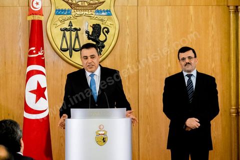 29 janvier 2014 : Discours de Mehdi Jomaa à la cérémonie de passation de pouvoir entre les deux gouvernements sous la direction de Ali Larayedh, premier ministre sortant, et Mehdi Jomaa, nouveau premier ministre. Présence de l'ensemble des membres du gouvernement sortant et du nouveau gouvernement ainsiq que des présidents de parti politique et personnalités politiques. 