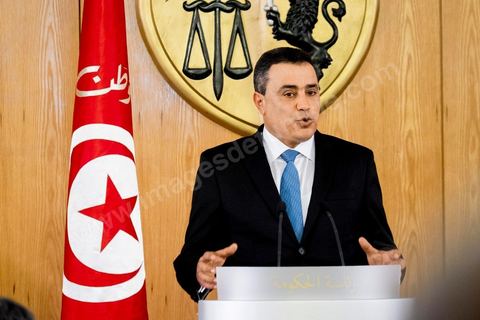 29 janvier 2014 : Discours de Mehdi Jomaa à la cérémonie de passation de pouvoir entre les deux gouvernements sous la direction de Ali Larayedh, premier ministre sortant, et Mehdi Jomaa, nouveau premier ministre. Présence de l'ensemble des membres du gouvernement sortant et du nouveau gouvernement ainsiq que des présidents de parti politique et personnalités politiques. 