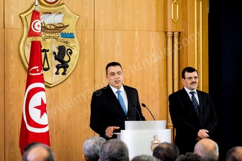 29 janvier 2014 : Discours de Mehdi Jomaa à la cérémonie de passation de pouvoir entre les deux gouvernements sous la direction de Ali Larayedh, premier ministre sortant, et Mehdi Jomaa, nouveau premier ministre. Présence de l'ensemble des membres du gouvernement sortant et du nouveau gouvernement ainsiq que des présidents de parti politique et personnalités politiques. 