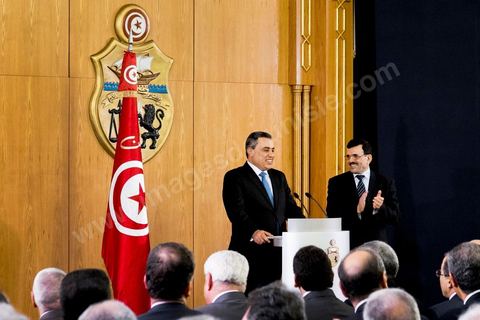 29 janvier 2014 : Discours de Mehdi Jomaa à la cérémonie de passation de pouvoir entre les deux gouvernements sous la direction de Ali Larayedh, premier ministre sortant, et Mehdi Jomaa, nouveau premier ministre. Présence de l'ensemble des membres du gouvernement sortant et du nouveau gouvernement ainsiq que des présidents de parti politique et personnalités politiques. 
