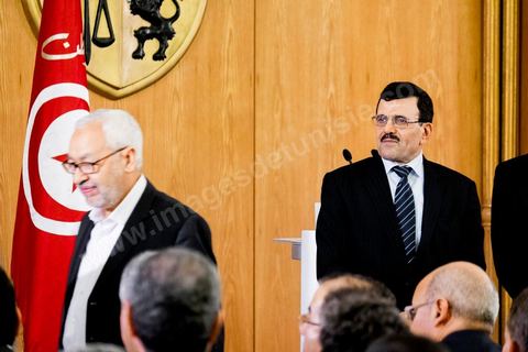 29 janvier 2014 : Ali Larayedh et Mehdi Jomaa recevant les personnalités politiques à la cérémonie de passation de pouvoir entre les deux gouvernements sous la direction de Ali Larayedh, premier ministre sortant, et Mehdi Jomaa, nouveau premier ministre. Présence de l'ensemble des membres du gouvernement sortant et du nouveau gouvernement ainsiq que des présidents de parti politique et personnalités politiques. 