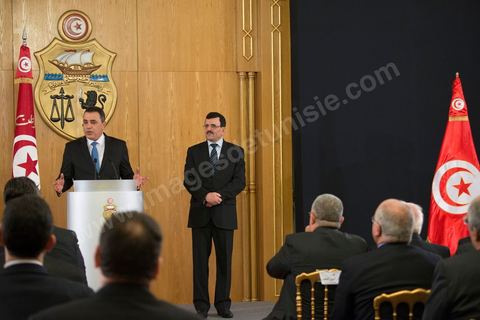 Mehdi Jomaa and Ali Laaraeydh at the handover ceremony for the position of Head of Government at Dar Dhiafa on January 29, 2014.