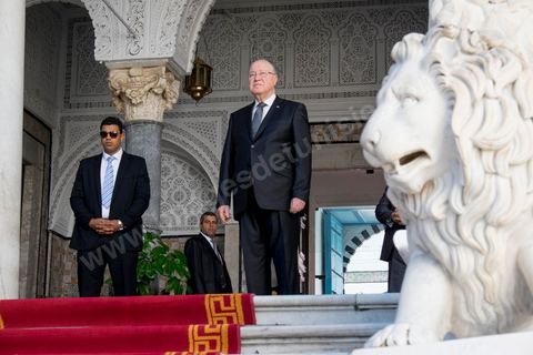 7 février 2014 : Arrivée de François Hollande à l'ANC accueilli par son président Mustapha Ben Jaafar. cérémonie de célébration de la nouvelel constitution tunisienne à l'Assemblée Nationale constituante en pésence des 3 présidents tunisiens, Moncef Marzouki, présidnet de la République, Mustapha Ben Jaafar, Président de l'Assemblée, et Mehdi Jomaa, Président du gouvernment, ainsi que du président françois François Hollande et des représentants de plusieurs pays, députés et leaders de partis politiques.