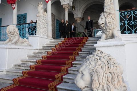 7 février 2014 : Arrivée de François Hollande à l'ANC accueilli par son président Mustapha Ben Jaafar. cérémonie de célébration de la nouvelel constitution tunisienne à l'Assemblée Nationale constituante en pésence des 3 présidents tunisiens, Moncef Marzouki, présidnet de la République, Mustapha Ben Jaafar, Président de l'Assemblée, et Mehdi Jomaa, Président du gouvernment, ainsi que du président françois François Hollande et des représentants de plusieurs pays, députés et leaders de partis politiques.
