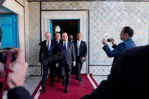 7 février 2014 : Arrivée de François Hollande à l'ANC accueilli par son président Mustapha Ben Jaafar. cérémonie de célébration de la nouvelel constitution tunisienne à l'Assemblée Nationale constituante en pésence des 3 présidents tunisiens, Moncef Marzouki, présidnet de la République, Mustapha Ben Jaafar, Président de l'Assemblée, et Mehdi Jomaa, Président du gouvernment, ainsi que du président françois François Hollande et des représentants de plusieurs pays, députés et leaders de partis politiques.