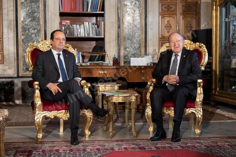 7 février 2014 : Entretien entre François Hollande et Muspha Ben Jaafar, président de l'ANC. Cérémonie de célébration de la nouvelel constitution tunisienne à l'Assemblée Nationale constituante en pésence des 3 présidents tunisiens, Moncef Marzouki, présidnet de la République, Mustapha Ben Jaafar, Président de l'Assemblée, et Mehdi Jomaa, Président du gouvernment, ainsi que du président françois François Hollande et des représentants de plusieurs pays, députés et leaders de partis politiques.