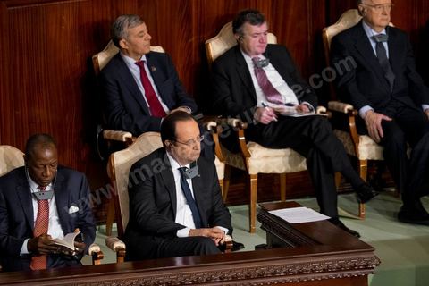 7 février 2014 : Discours de François Hollande dans l'hemicycle de l'ANC.  Cérémonie de célébration de la nouvelel constitution tunisienne à l'Assemblée Nationale constituante en pésence des 3 présidents tunisiens, Moncef Marzouki, présidnet de la République, Mustapha Ben Jaafar, Président de l'Assemblée, et Mehdi Jomaa, Président du gouvernment, ainsi que du président françois François Hollande et des représentants de plusieurs pays, députés et leaders de partis politiques.