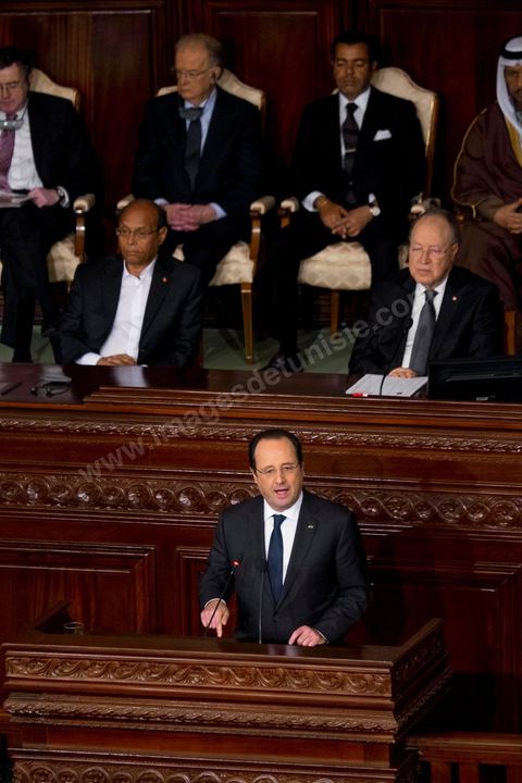 7 février 2014 : Discours de François Hollande dans l'hemicycle de l'ANC.  Cérémonie de célébration de la nouvelel constitution tunisienne à l'Assemblée Nationale constituante en pésence des 3 présidents tunisiens, Moncef Marzouki, présidnet de la République, Mustapha Ben Jaafar, Président de l'Assemblée, et Mehdi Jomaa, Président du gouvernment, ainsi que du président françois François Hollande et des représentants de plusieurs pays, députés et leaders de partis politiques.