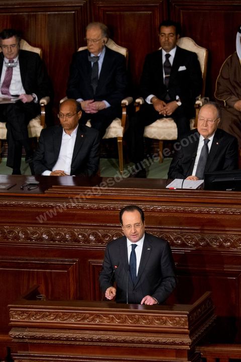 7 février 2014 : Discours de François Hollande dans l'hemicycle de l'ANC.  Cérémonie de célébration de la nouvelel constitution tunisienne à l'Assemblée Nationale constituante en pésence des 3 présidents tunisiens, Moncef Marzouki, présidnet de la République, Mustapha Ben Jaafar, Président de l'Assemblée, et Mehdi Jomaa, Président du gouvernment, ainsi que du président françois François Hollande et des représentants de plusieurs pays, députés et leaders de partis politiques.