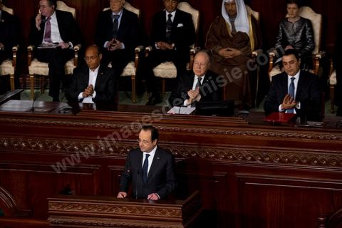 7 février 2014 : Discours de François Hollande dans l'hemicycle de l'ANC.  Cérémonie de célébration de la nouvelel constitution tunisienne à l'Assemblée Nationale constituante en pésence des 3 présidents tunisiens, Moncef Marzouki, présidnet de la République, Mustapha Ben Jaafar, Président de l'Assemblée, et Mehdi Jomaa, Président du gouvernment, ainsi que du président françois François Hollande et des représentants de plusieurs pays, députés et leaders de partis politiques.
