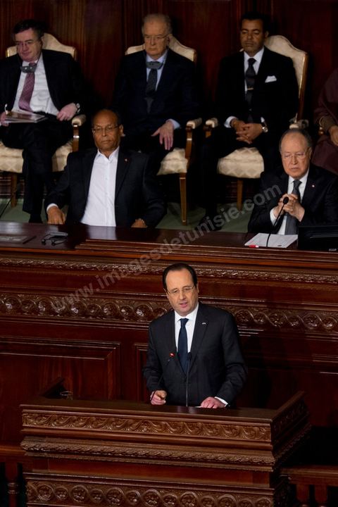 7 février 2014 : Discours de François Hollande dans l'hemicycle de l'ANC.  Cérémonie de célébration de la nouvelel constitution tunisienne à l'Assemblée Nationale constituante en pésence des 3 présidents tunisiens, Moncef Marzouki, présidnet de la République, Mustapha Ben Jaafar, Président de l'Assemblée, et Mehdi Jomaa, Président du gouvernment, ainsi que du président françois François Hollande et des représentants de plusieurs pays, députés et leaders de partis politiques.