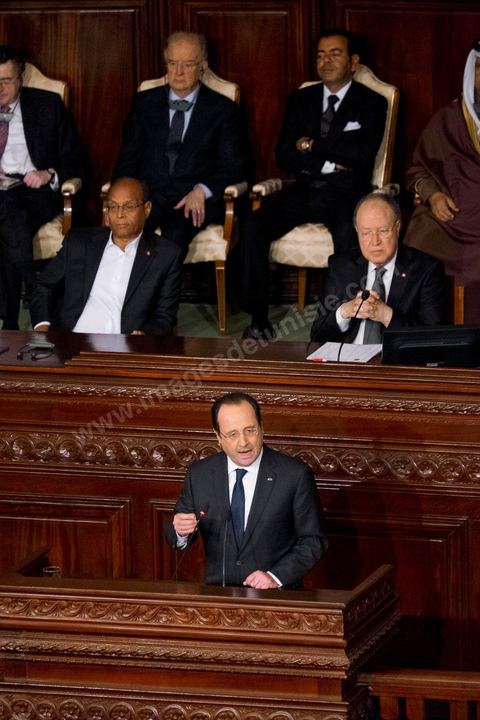 7 février 2014 : Discours de François Hollande dans l'hemicycle de l'ANC.  Cérémonie de célébration de la nouvelel constitution tunisienne à l'Assemblée Nationale constituante en pésence des 3 présidents tunisiens, Moncef Marzouki, présidnet de la République, Mustapha Ben Jaafar, Président de l'Assemblée, et Mehdi Jomaa, Président du gouvernment, ainsi que du président françois François Hollande et des représentants de plusieurs pays, députés et leaders de partis politiques.