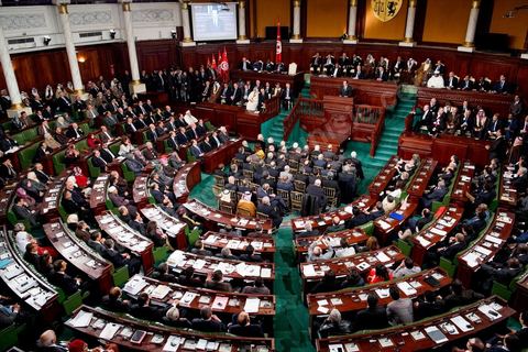 7 février 2014 : Discours de François Hollande dans l'hemicycle de l'ANC.  Cérémonie de célébration de la nouvelel constitution tunisienne à l'Assemblée Nationale constituante en pésence des 3 présidents tunisiens, Moncef Marzouki, présidnet de la République, Mustapha Ben Jaafar, Président de l'Assemblée, et Mehdi Jomaa, Président du gouvernment, ainsi que du président françois François Hollande et des représentants de plusieurs pays, députés et leaders de partis politiques.