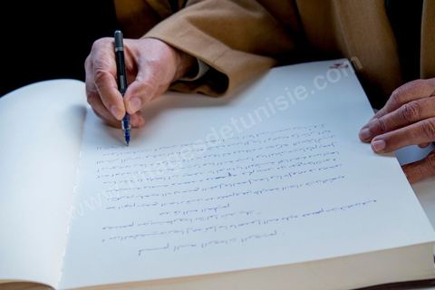 6 février 2014 : Un livre d'or est mis à disposition. Un an après … les commémorations de l'assassinat de Chokri Belaid, opposant de gauche, deux jours après l'annonce de la mort de son assassin présumé. L'avocat de 48 ans, militant de tendance marxiste et panarabiste et farouche critique des islamistes, avait été assassiné par balles le 6 février 2013 devant chez lui.