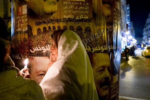 February 6, 2014: That evening, several hundred people gathered on Habib Bourguiba Avenue in downtown Tunis for a candlelight vigil and a concert. Stalls selling buttons, pendants, and photos of the politician were also set up. One year later… commemorations of the assassination of Chokri Belaid, a left-wing opposition figure, took place two days after the announcement of the death of his alleged assassin. The 48-year-old lawyer, a Marxist and pan-Arabist activist and fierce critic of Islamists, was shot and killed on February 6, 2013, outside his home.