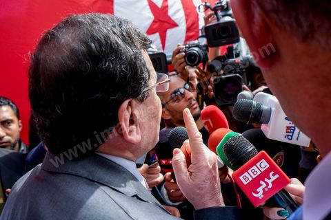 20 mars 2014 : Ali Larayedh devant la presse après son discours. Triste commémoration de l'Indépendance de la Tunisie sur l'avenue Habib Bourguiba où seuls le partisan islamiste Ennahdha et les très contestés LPR (Ligue de Protection de la Révolution) ont pris place. 