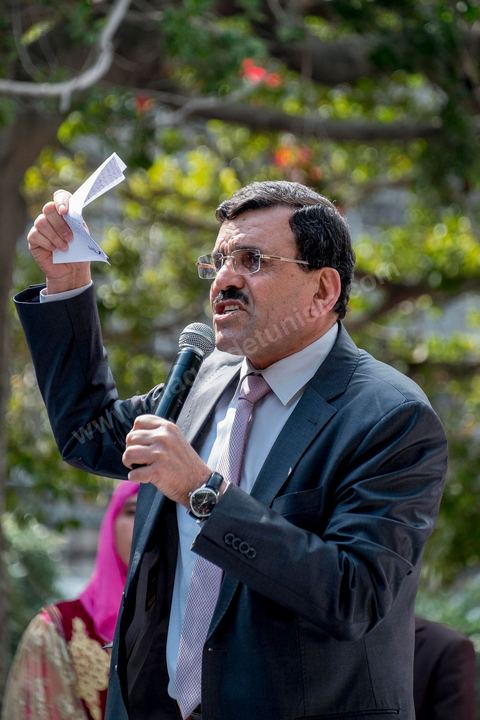 20 mars 2014 : Ali Larayedh sur la tribune pour un discours devant près de deux milles partisans d'Ennahdha. Triste commémoration de l'Indépendance de la Tunisie sur l'avenue Habib Bourguiba où seuls le partisan islamiste Ennahdha et les très contestés LPR (Ligue de Protection de la Révolution) ont pris place. 