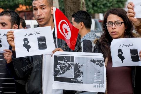 20 mars 2014 : triste commémoration de l'Indépendance de la Tunisie sur l'avenue Habib Bourguiba où seuls le partisan islamiste Ennahdha et les très contestés LPR (Ligue de Protection de la Révolution) ont pris place. 