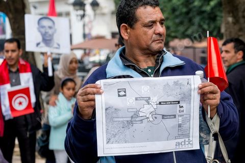 20 mars 2014 : triste commémoration de l'Indépendance de la Tunisie sur l'avenue Habib Bourguiba où seuls le partisan islamiste Ennahdha et les très contestés LPR (Ligue de Protection de la Révolution) ont pris place. 