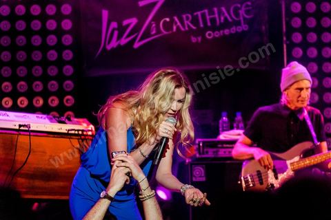 12 avril 2014 : Concert de Joss Stone pour son "Total World Tour" au Festival de Jazz à Carthage dans la banlieue nord de Tunis. Un accueil très chaleureux de plus de 2000 tunisiens. 