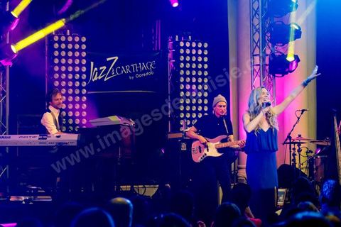 12 avril 2014 : Concert de Joss Stone pour son "Total World Tour" au Festival de Jazz à Carthage dans la banlieue nord de Tunis. Un accueil très chaleureux de plus de 2000 tunisiens. 
