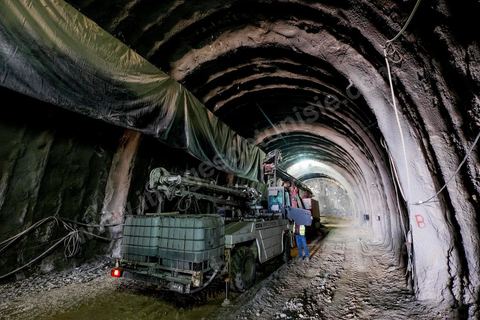 25 avril 2014 : Visite du chantier du Réseau Ferroviaire Rapide de Tunis (RFR) à Tunis. Projet financé par l'état tunisien, l'AFD, la BEI, la KfW et l'UE. Visite conjointe de Laurent Fabius, Ministre des Affaires Etrangères français et de son homologue allemand Frank-Walter Steinmeier à Tunis.