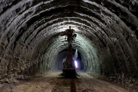 25 avril 2014 : Visite du chantier du Réseau Ferroviaire Rapide de Tunis (RFR) à Tunis. Projet financé par l'état tunisien, l'AFD, la BEI, la KfW et l'UE. Visite conjointe de Laurent Fabius, Ministre des Affaires Etrangères français et de son homologue allemand Frank-Walter Steinmeier à Tunis.