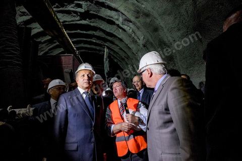 25 avril 2014 : Visite du chantier du Réseau Ferroviaire Rapide de Tunis (RFR) à Tunis. Projet financé par l'état tunisien, l'AFD, la BEI, la KfW et l'UE. Visite conjointe de Laurent Fabius, Ministre des Affaires Etrangères français et de son homologue allemand Frank-Walter Steinmeier à Tunis.