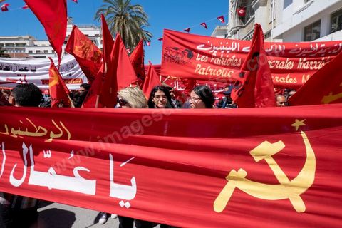 1er mai 2014 : manifestation de l'UGGT et de l'extrême gauche pour commémorer la Fête du Travail à Tunis, de l'historique place Mohamed Ali à l'Avenue Habib Bourguiba.