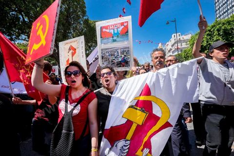 1er mai 2014 : manifestation de l'UGGT et de l'extrême gauche pour commémorer la Fête du Travail à Tunis, de l'historique place Mohamed Ali à l'Avenue Habib Bourguiba.
