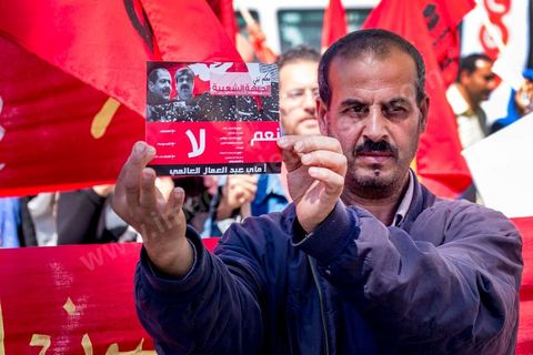 1er mai 2014 : manifestation de l'UGGT et de l'extrême gauche pour commémorer la Fête du Travail à Tunis, de l'historique place Mohamed Ali à l'Avenue Habib Bourguiba.