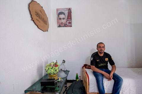 12 juin 2014 : Issam Amri, frère du martyr Mohamed, est aujourd'hui poursuivi par la police et la justice pour avoir participé à de simples manifestations, procès le 17 juin 2014 à Kasserine. A Thala chez la famille Amri, le jeune fils de 18 ans Mohamed, martyr de la révolution, a été assasiné le 8 janvier 2011, premier martyr de la révolution à Thala.