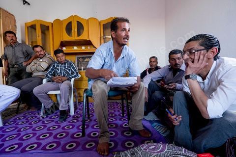 12 juin 2014 : Dans la région minière de Tunisie, les mouvements sociaux sont durement sanctionnés. Baddredine Ben Ali Souidi et 12 autres personnes ont été condamnés à dix ans de prison après un sit-in. Au village agricole d'El Berka, au pied des carrières de phosphates de Moulares.