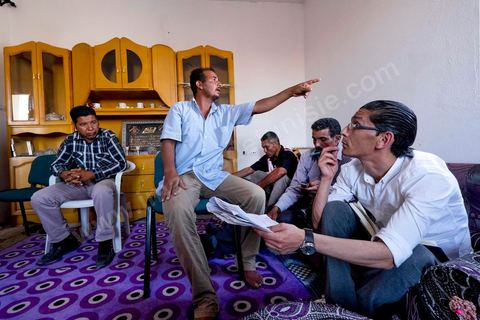 12 juin 2014 : Dans la région minière de Tunisie, les mouvements sociaux sont durement sanctionnés. Baddredine Ben Ali Souidi et 12 autres personnes ont été condamnés à dix ans de prison après un sit-in. Au village agricole d'El Berka, au pied des carrières de phosphates de Moulares.