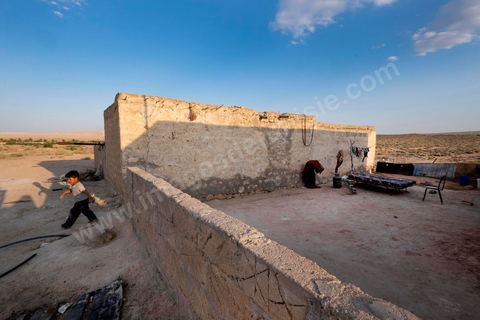 12 juin 2014 : Dans la région minière de Tunisie, les mouvements sociaux sont durement sanctionnés. Baddredine Ben Ali Souidi et 12 autres personnes ont été condamnés à dix ans de prison après un sit-in. Au village agricole d'El Berka, au pied des carrières de phosphates de Moulares.