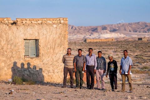12 juin 2014 : Dans la région minière de Tunisie, les mouvements sociaux sont durement sanctionnés. Baddredine Ben Ali Souidi et 12 autres personnes ont été condamnés à dix ans de prison après un sit-in. Au village agricole d'El Berka, au pied des carrières de phosphates de Moulares.