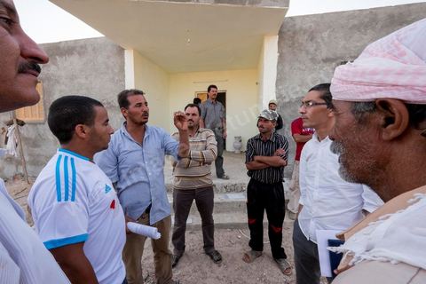 12 juin 2014 : Dans la région minière de Tunisie, les mouvements sociaux sont durement sanctionnés. Baddredine Ben Ali Souidi et 12 autres personnes ont été condamnés à dix ans de prison après un sit-in. Au village agricole d'El Berka, au pied des carrières de phosphates de Moulares.
