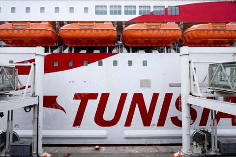 22 au juin 2014 : navire Tanit à quai au port de Tunis la Goulette avant son départ. A bord du nouveau navire Tanit de la CTN (Compagnie Tunisienne de Navigation) aller-retour Tunis-Marseille. Le retour des immigrés tunisiens en France chaque été représente une manne touristique et financière très importante pour la Tunisie. Le navire Tanit a été mis en servcie en 2012, il mesure 212 m de long pour 30 m de large, peut atteindre la vitesse max de 27,5 noeuds, capacité d'accueil 3200 passagers et 1060 véhicules.