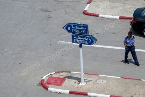22 au juin 2014 : Les doaunes du portd e la Goulette. A bord du nouveau navire Tanit de la CTN (Compagnie Tunisienne de Navigation) aller-retour Tunis-Marseille. Le retour des immigrés tunisiens en France chaque été représente une manne touristique et financière très importante pour la Tunisie. Le navire Tanit a été mis en servcie en 2012, il mesure 212 m de long pour 30 m de large, peut atteindre la vitesse max de 27,5 noeuds, capacité d'accueil 3200 passagers et 1060 véhicules.