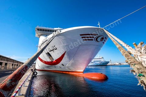 22 au juin 2014 : le Tanit à quai dans le port de Marseille. A bord du nouveau navire Tanit de la CTN (Compagnie Tunisienne de Navigation) aller-retour Tunis-Marseille. Le retour des immigrés tunisiens en France chaque été représente une manne touristique et financière très importante pour la Tunisie. Le navire Tanit a été mis en servcie en 2012, il mesure 212 m de long pour 30 m de large, peut atteindre la vitesse max de 27,5 noeuds, capacité d'accueil 3200 passagers et 1060 véhicules.