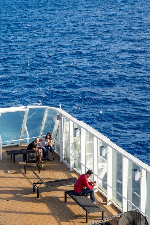 22 au juin 2014 : passagers sur le pont à bord du nouveau navire Tanit de la CTN (Compagnie Tunisienne de Navigation) aller-retour Tunis-Marseille. Le retour des immigrés tunisiens en France chaque été représente une manne touristique et financière très importante pour la Tunisie. Le navire Tanit a été mis en service en 2012, il mesure 212 m de long pour 30 m de large, peut atteindre la vitesse max de 27,5 noeuds, capacité d'accueil 3200 passagers et 1060 véhicules.