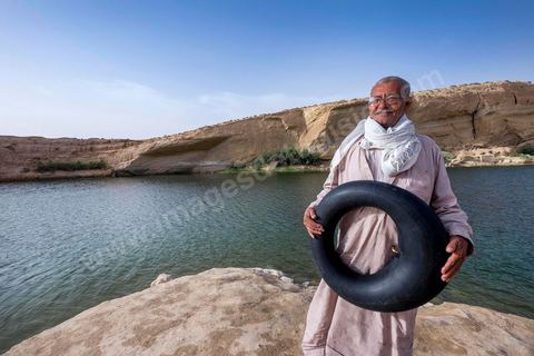 Belgacem came with some friends to go swimming in the lake at "Gafsa Beach." Since he didn't know how to swim, he made a float out of an inner tube.