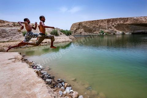 Anouar (17) and Bilel (15) have been coming regularly since July to swim in the lake at "Gafsa Beach." They hitchhike from Moulares, about 20 km from the lake.